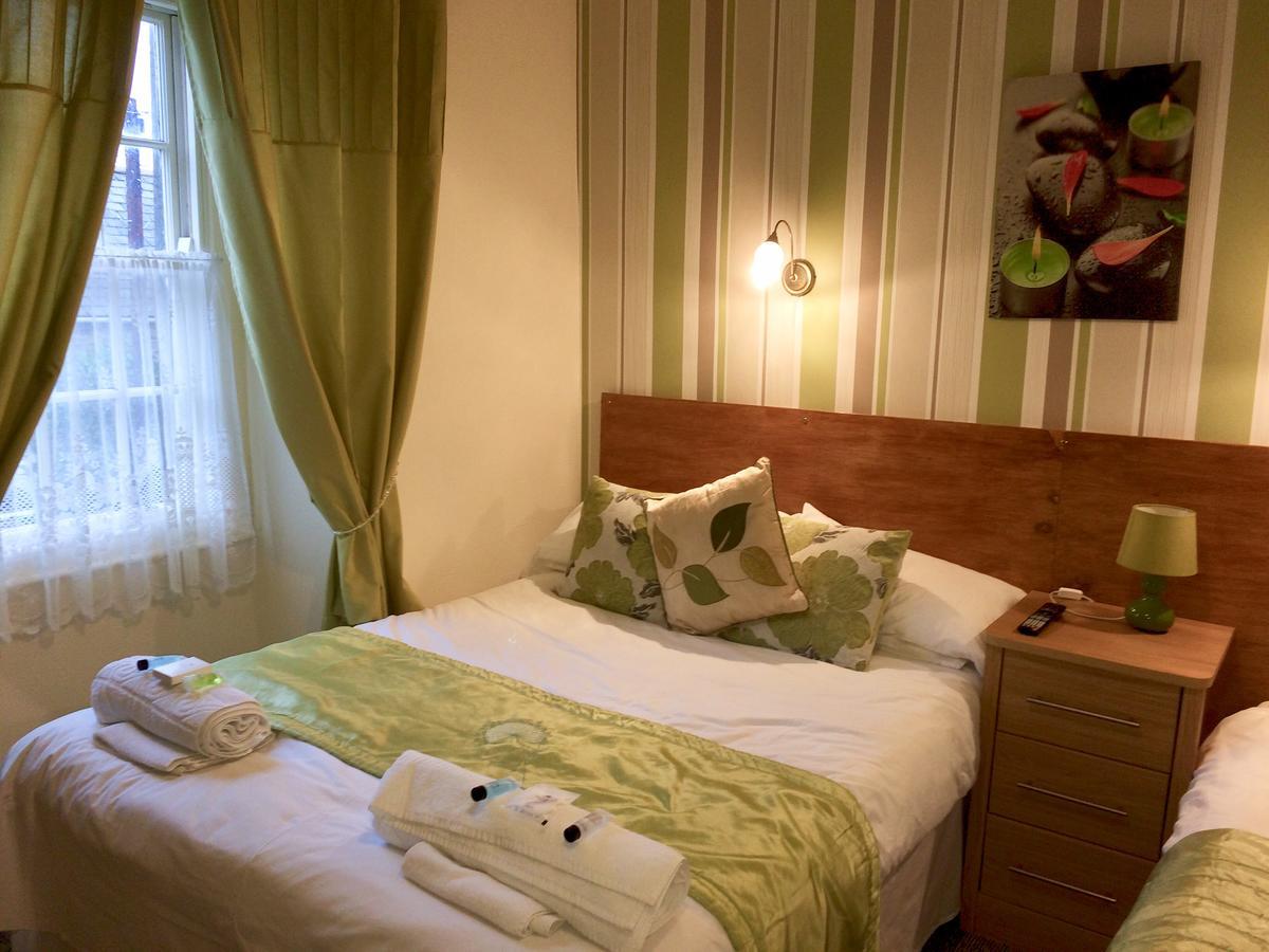Manor House Hotel And Restaurant 홀트휘슬 외부 사진